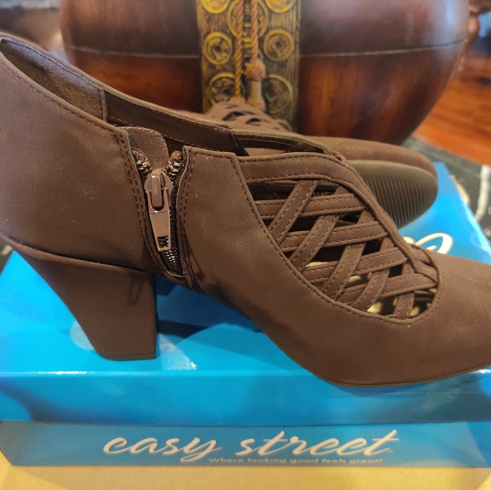 East Street Women's Emmy Dress Shoe